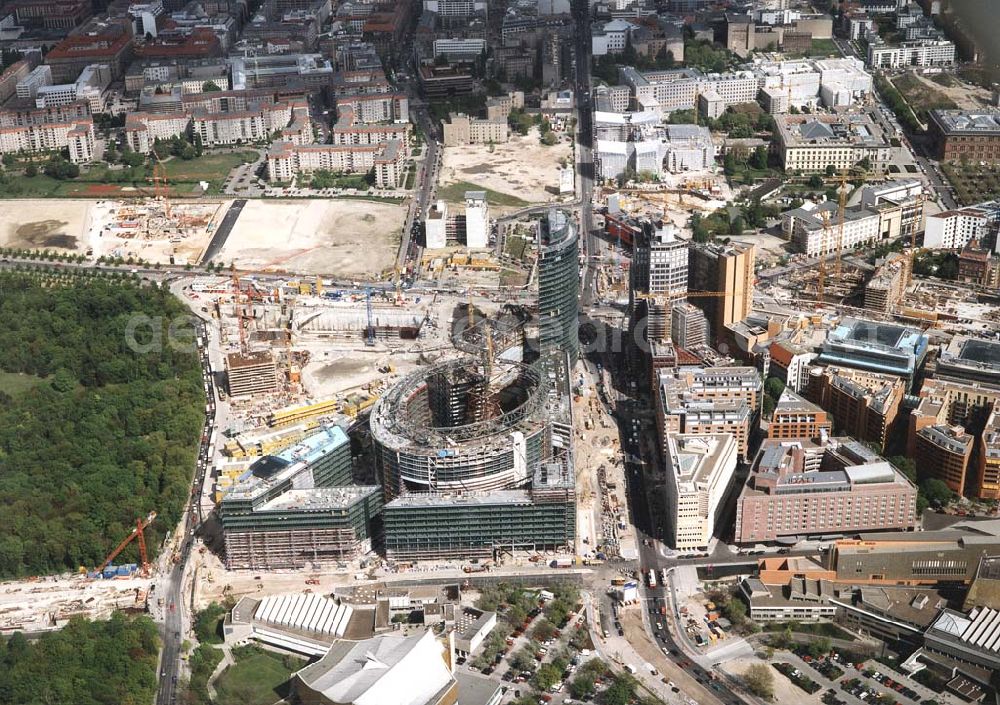 Berlin - Tiergarten from the bird's eye view: Bau des SONY-Centers am Potsdamer Platz in Berlin-Tiergarten.