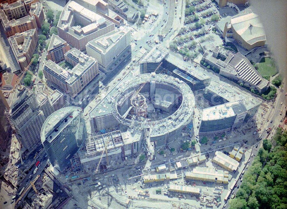 Berlin - Tiergarten from above - Bau des SONY-Centers am Potsdamer Platz in Berlin-Tiergarten.