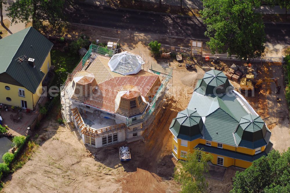 Bad Saarow from above - Blick auf den Bau einer Strandvilla mit Glaskuppel im Wohngebiet am Scharmützelsee bei Bad Saarow.