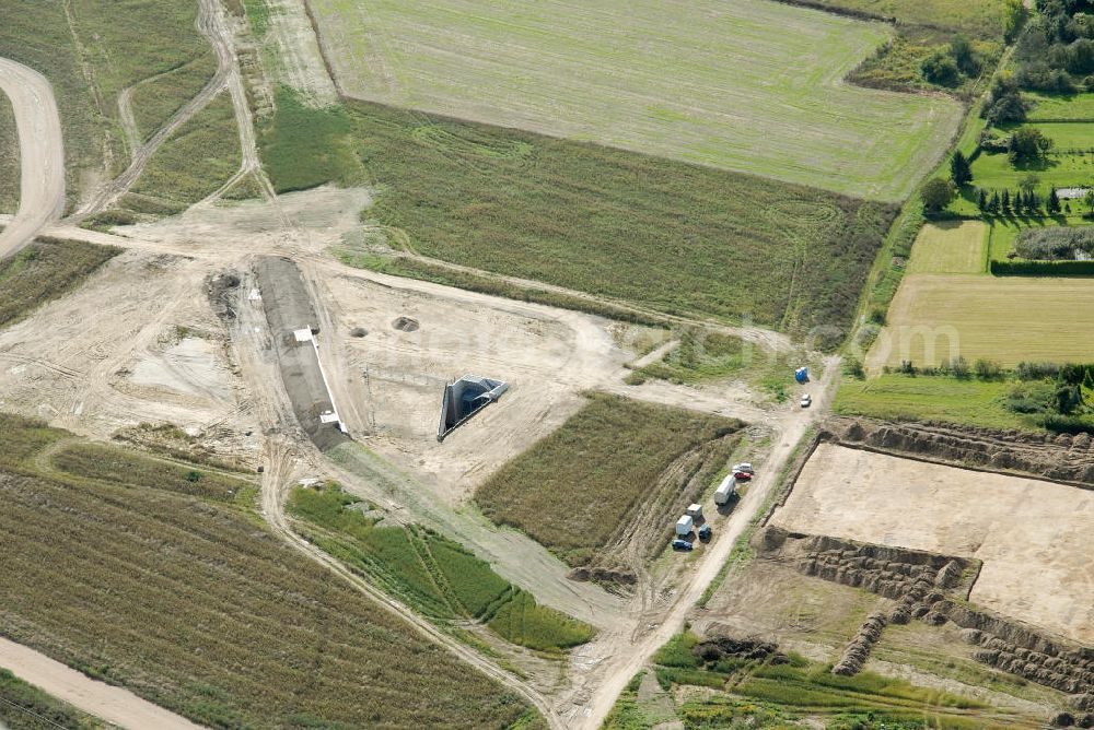 Aerial photograph Schönefeld - Bau der Trogbaugrube am Flughafen Schönefeld, BBI. Die Trogbauwerke in offener Bauweise, dienen dem Ausbau des Schienennetzes der Deutschen Bahn AG am BBI- Flughafen. Bauherr ist DB Netz. Construction of the trough excavation at the airport Schönefeld BBI. The excavation in open cut, are used to expand the rail network of Deutsche Bahn AG on BBI airport. Building owner is the DB network.