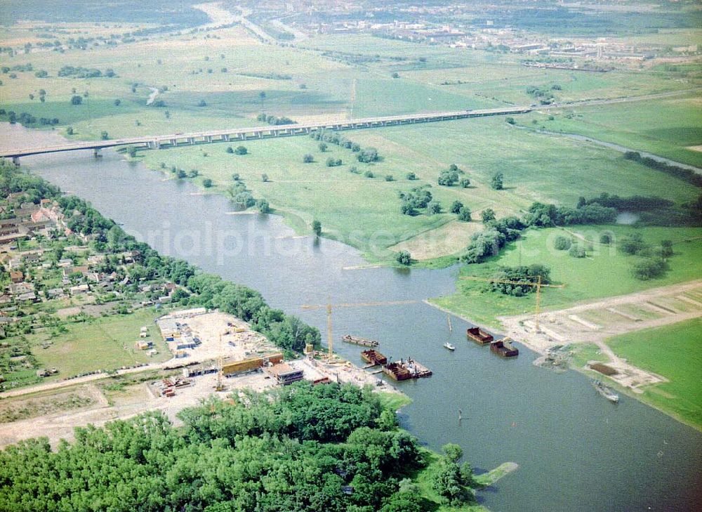 Aerial photograph Rothenburg / Sachsen - Anhalt - Bau der Trogbrücke zwische Rothenburg und Hohenwarthe über die Elbe am Wasserstrassenkreuz Magdeburg.