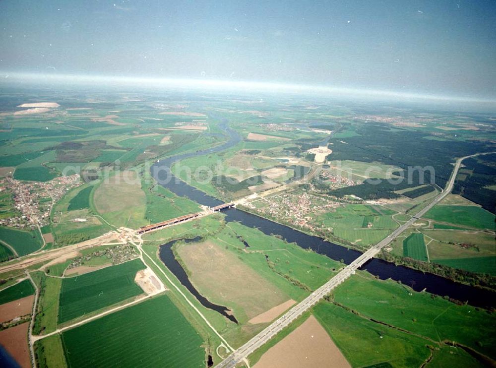 Aerial image Hohenwarthe - Bau der Trogbrücken bei Hohenwarthe zum Wasserstraßenkreuz Magdeburg.