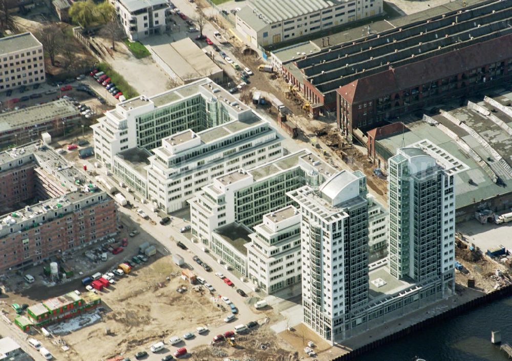 Berlin - Treptow from the bird's eye view: Bau der Twintowers im Teptower Park.