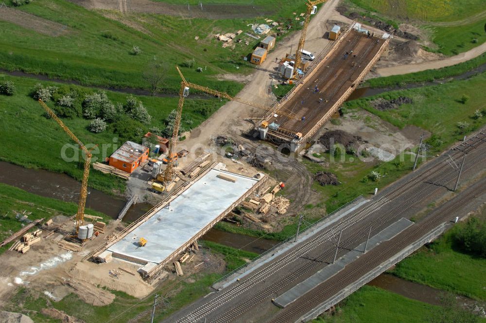 Aerial image Oebisfelde - Neubau von Brücken im Zuge der Errichtung der Ortsumgehung Oebisfelde durch den EUROVIA - Baukonzern in Sachsen-Anhalt. Die Umgehungsstraße der B188 um Oebisfelde ist eine lang diskutierte und umstrittene Entlastung des Innenstadtverkehrs.