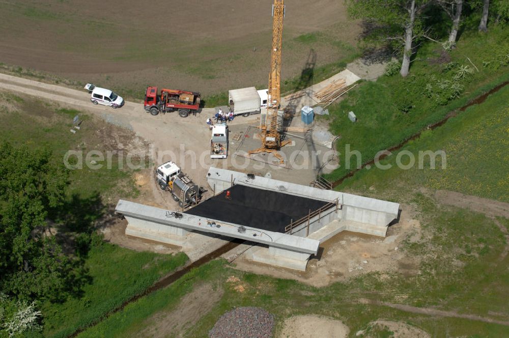 Oebisfelde from the bird's eye view: Neubau von Brücken im Zuge der Errichtung der Ortsumgehung Oebisfelde durch den EUROVIA - Baukonzern in Sachsen-Anhalt. Die Umgehungsstraße der B188 um Oebisfelde ist eine lang diskutierte und umstrittene Entlastung des Innenstadtverkehrs.