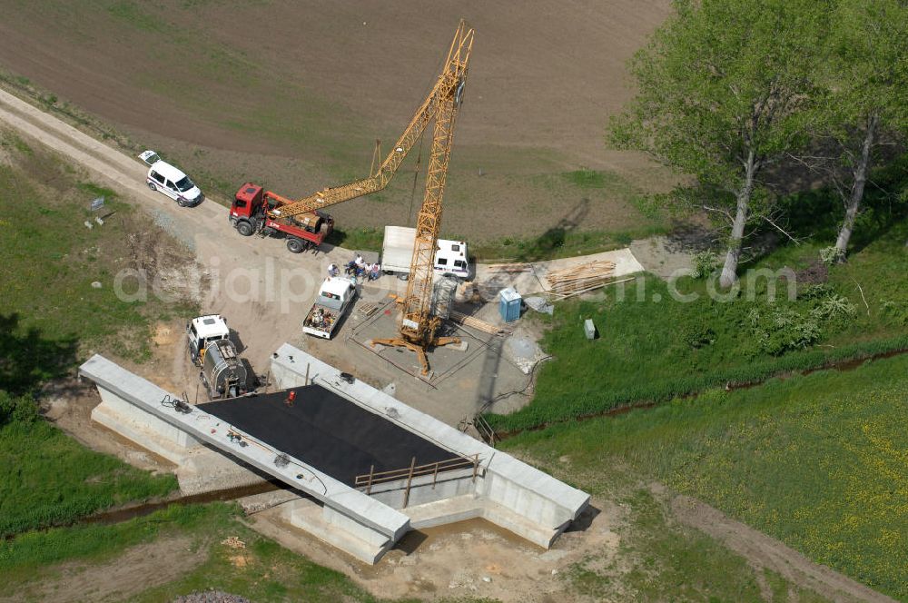 Aerial image Oebisfelde - Neubau von Brücken im Zuge der Errichtung der Ortsumgehung Oebisfelde durch den EUROVIA - Baukonzern in Sachsen-Anhalt. Die Umgehungsstraße der B188 um Oebisfelde ist eine lang diskutierte und umstrittene Entlastung des Innenstadtverkehrs.