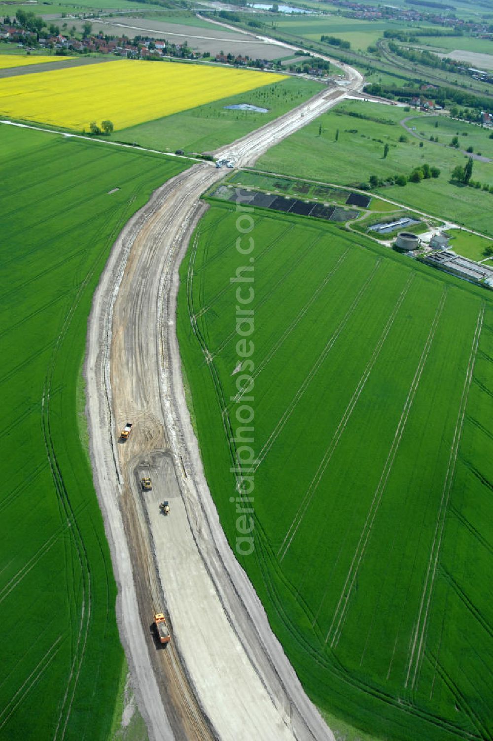 Aerial image Oebisfelde - Neubau von Brücken im Zuge der Errichtung der Ortsumgehung Oebisfelde durch den EUROVIA - Baukonzern in Sachsen-Anhalt. Die Umgehungsstraße der B188 um Oebisfelde ist eine lang diskutierte und umstrittene Entlastung des Innenstadtverkehrs.