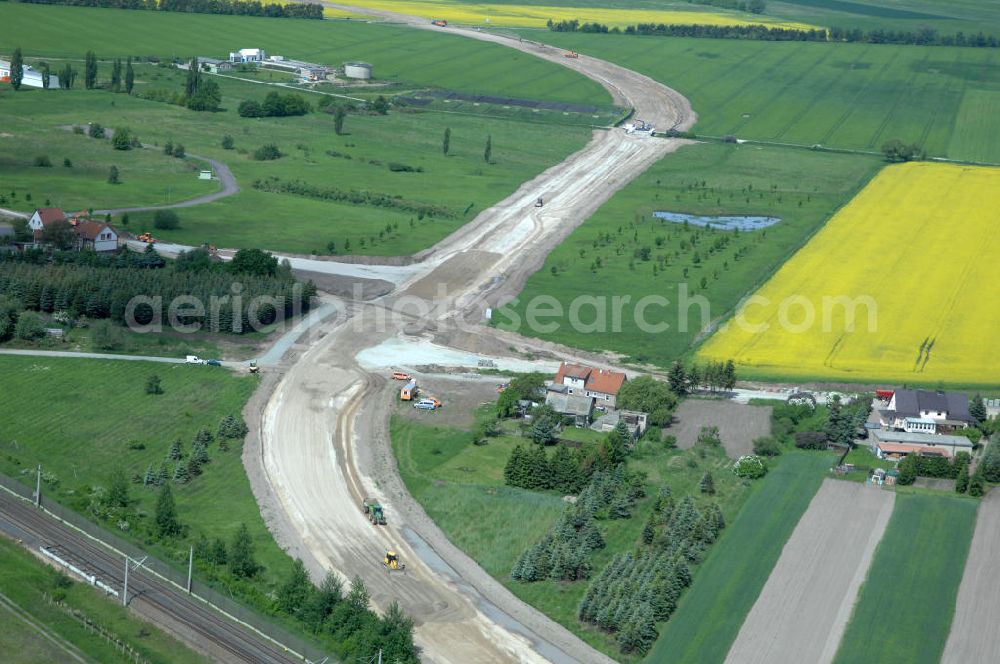 Aerial image Oebisfelde - Neubau von Brücken im Zuge der Errichtung der Ortsumgehung Oebisfelde durch den EUROVIA - Baukonzern in Sachsen-Anhalt. Die Umgehungsstraße der B188 um Oebisfelde ist eine lang diskutierte und umstrittene Entlastung des Innenstadtverkehrs.