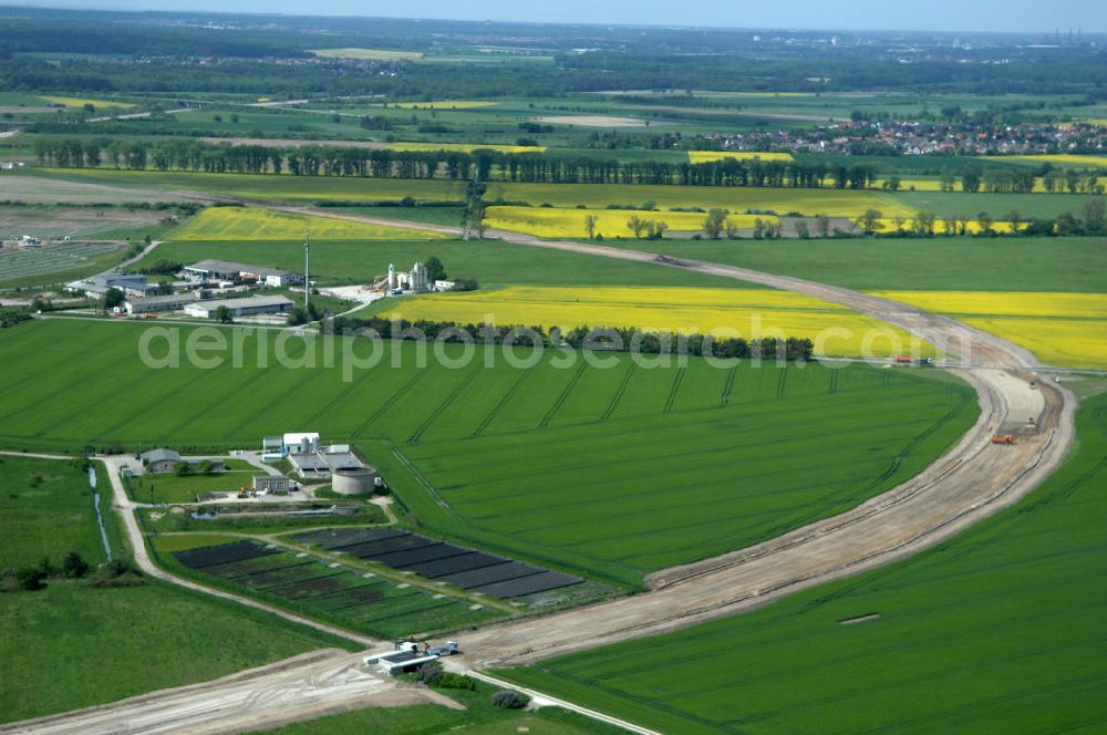 Oebisfelde from the bird's eye view: Neubau von Brücken im Zuge der Errichtung der Ortsumgehung Oebisfelde durch den EUROVIA - Baukonzern in Sachsen-Anhalt. Die Umgehungsstraße der B188 um Oebisfelde ist eine lang diskutierte und umstrittene Entlastung des Innenstadtverkehrs.