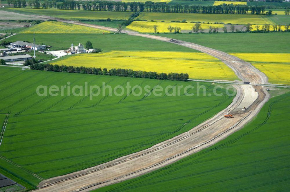 Aerial image Oebisfelde - Neubau von Brücken im Zuge der Errichtung der Ortsumgehung Oebisfelde durch den EUROVIA - Baukonzern in Sachsen-Anhalt. Die Umgehungsstraße der B188 um Oebisfelde ist eine lang diskutierte und umstrittene Entlastung des Innenstadtverkehrs.