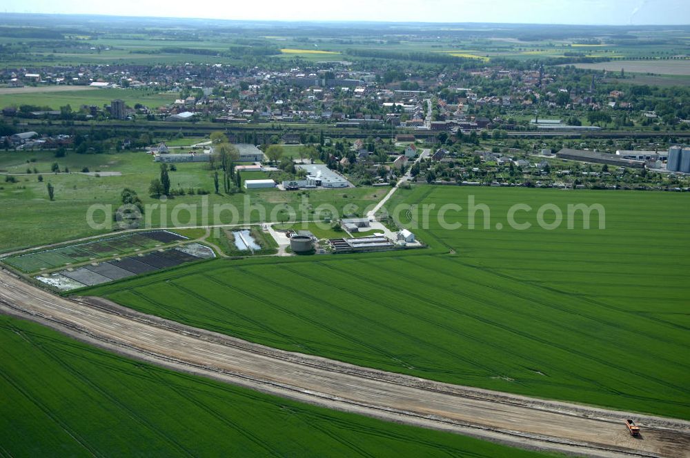 Aerial photograph Oebisfelde - Neubau von Brücken im Zuge der Errichtung der Ortsumgehung Oebisfelde durch den EUROVIA - Baukonzern in Sachsen-Anhalt. Die Umgehungsstraße der B188 um Oebisfelde ist eine lang diskutierte und umstrittene Entlastung des Innenstadtverkehrs.