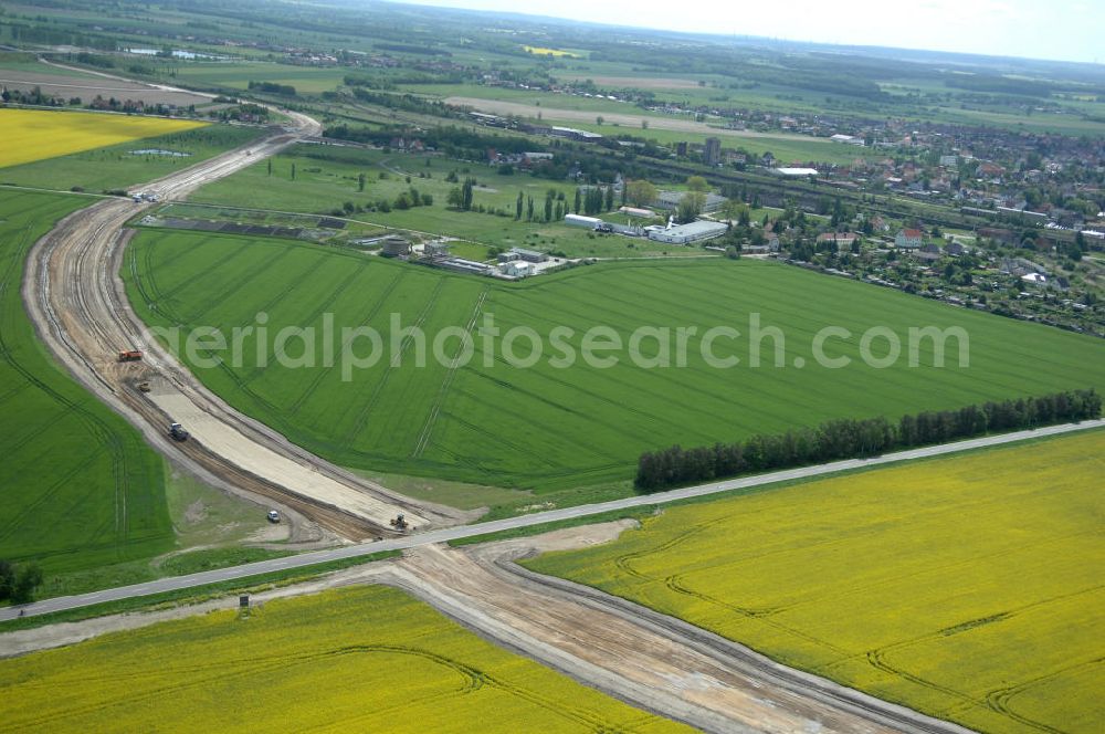 Oebisfelde from above - Neubau von Brücken im Zuge der Errichtung der Ortsumgehung Oebisfelde durch den EUROVIA - Baukonzern in Sachsen-Anhalt. Die Umgehungsstraße der B188 um Oebisfelde ist eine lang diskutierte und umstrittene Entlastung des Innenstadtverkehrs.