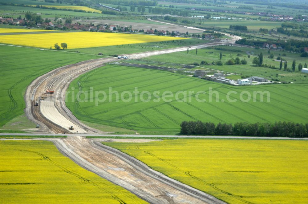 Aerial image Oebisfelde - Neubau von Brücken im Zuge der Errichtung der Ortsumgehung Oebisfelde durch den EUROVIA - Baukonzern in Sachsen-Anhalt. Die Umgehungsstraße der B188 um Oebisfelde ist eine lang diskutierte und umstrittene Entlastung des Innenstadtverkehrs.