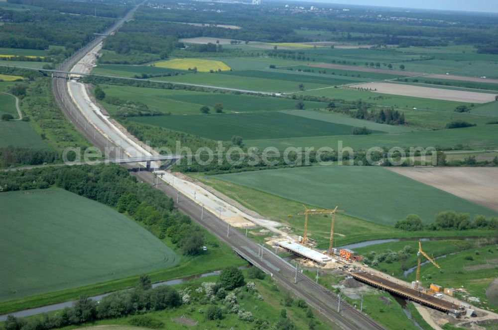 Aerial image Oebisfelde - Neubau von Brücken im Zuge der Errichtung der Ortsumgehung Oebisfelde durch den EUROVIA - Baukonzern in Sachsen-Anhalt. Die Umgehungsstraße der B188 um Oebisfelde ist eine lang diskutierte und umstrittene Entlastung des Innenstadtverkehrs.