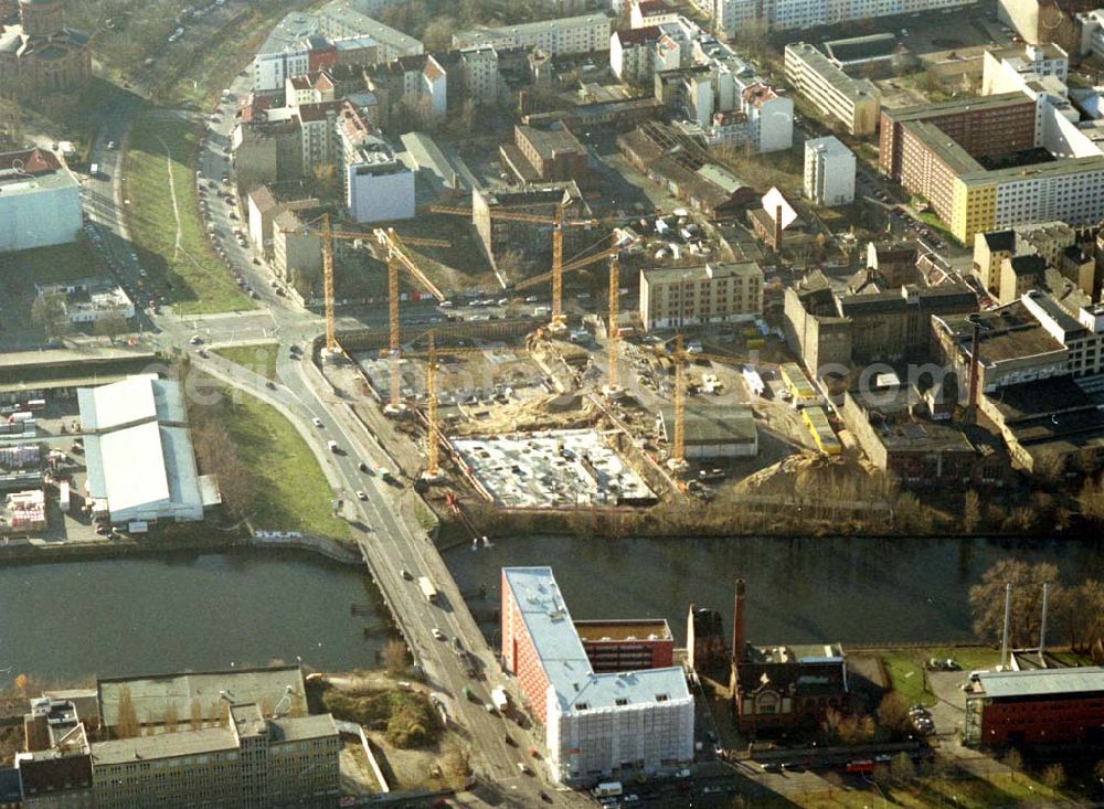 Berlin - Friedrichshain from above - Bau der VERDI-Zentrale durch die HOCH TIEF AG am Spreeufen an der Schillingbrücke in Berlin - Mitte , Ingenieure: Goldschmidt, Fischer & Partner, Diplom-Ingenieure Ingenieurbüro für Projektsteuerung im Bauwesen Kolpingstraße 20 63150 Heusenstamm Tel: 06104/9624-0 Fax: 06104/9624-10 E-Mail: goldfisch@gfp-projektsteuerung.de