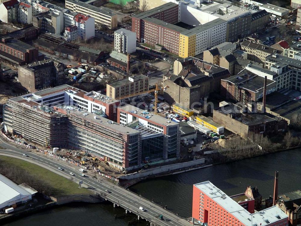 Aerial image Berlin - Bau der VERDI-Zentrale durch die HOCH TIEF AG am Spreeufen an der Schillingbrücke in Berlin - Mitte Ingenieure: Goldschmidt, Fischer & Partner, Diplom-Ingenieure Ingenieurbüro für Projektsteuerung im Bauwesen Kolpingstraße 20 63150 Heusenstamm Tel: 06104/9624-0 Fax: 06104/9624-10 E-Mail: goldfisch@gfp-projektsteuerung.de