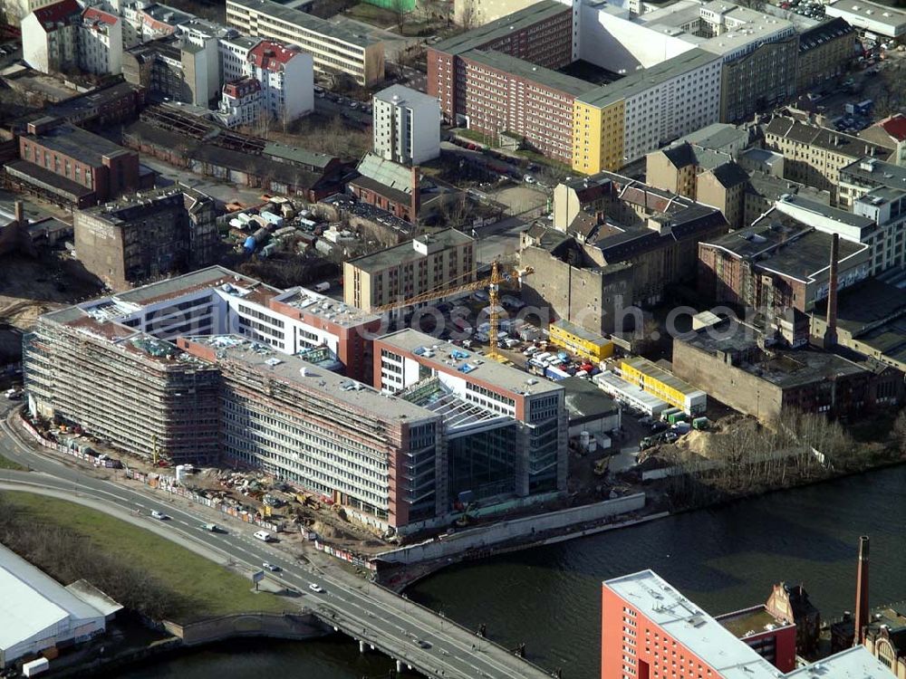 Aerial photograph Berlin - Bau der VERDI-Zentrale durch die HOCH TIEF AG am Spreeufen an der Schillingbrücke in Berlin - Mitte Ingenieure: Goldschmidt, Fischer & Partner, Diplom-Ingenieure Ingenieurbüro für Projektsteuerung im Bauwesen Kolpingstraße 20 63150 Heusenstamm Tel: 06104/9624-0 Fax: 06104/9624-10 E-Mail: goldfisch@gfp-projektsteuerung.de