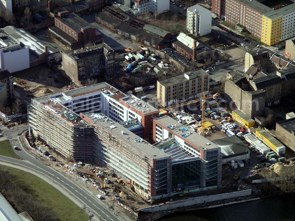 Berlin from above - Bau der VERDI-Zentrale durch die HOCH TIEF AG am Spreeufen an der Schillingbrücke in Berlin - Mitte Ingenieure: Goldschmidt, Fischer & Partner, Diplom-Ingenieure Ingenieurbüro für Projektsteuerung im Bauwesen Kolpingstraße 20 63150 Heusenstamm Tel: 06104/9624-0 Fax: 06104/9624-10 E-Mail: goldfisch@gfp-projektsteuerung.de