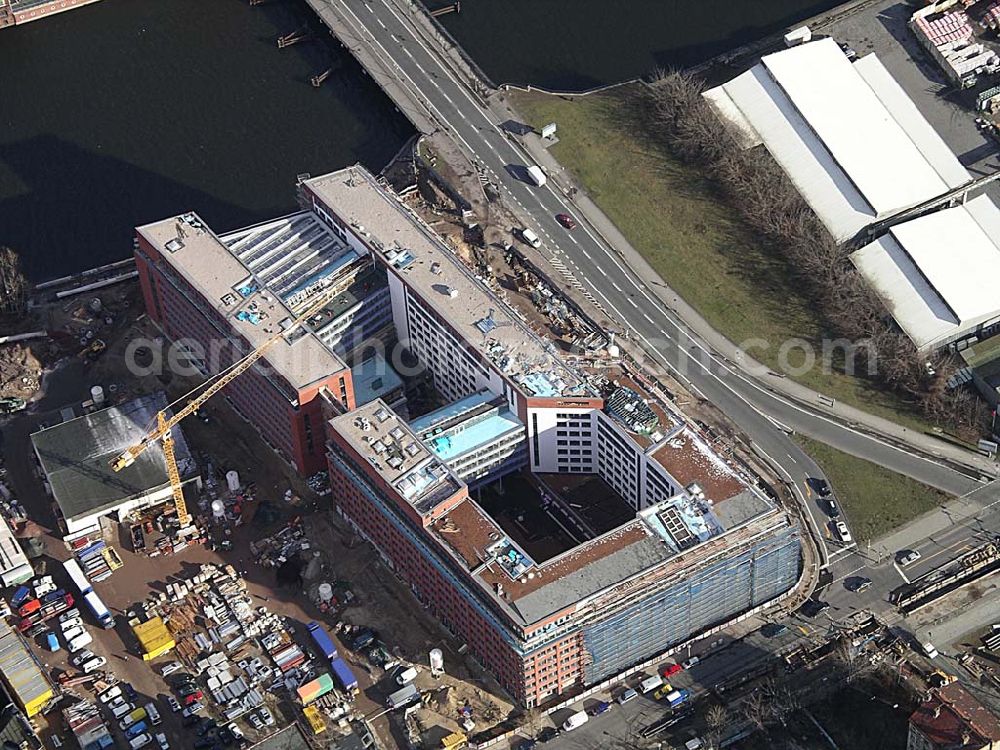 Aerial image Berlin - Bau der VERDI-Zentrale durch die HOCH TIEF AG am Spreeufen an der Schillingbrücke in Berlin - Mitte Ingenieure: Goldschmidt, Fischer & Partner, Diplom-Ingenieure Ingenieurbüro für Projektsteuerung im Bauwesen Kolpingstraße 20 63150 Heusenstamm Tel: 06104/9624-0 Fax: 06104/9624-10 E-Mail: goldfisch@gfp-projektsteuerung.de