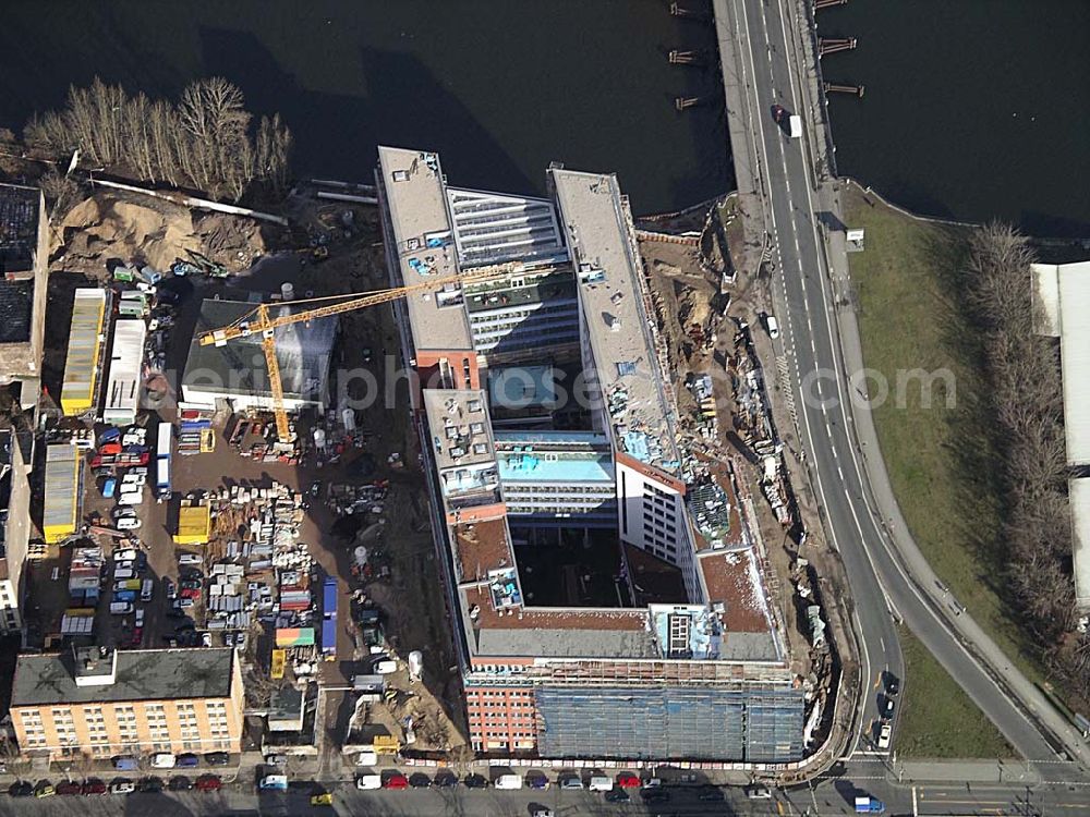 Aerial photograph Berlin - Bau der VERDI-Zentrale durch die HOCH TIEF AG am Spreeufen an der Schillingbrücke in Berlin - Mitte Ingenieure: Goldschmidt, Fischer & Partner, Diplom-Ingenieure Ingenieurbüro für Projektsteuerung im Bauwesen Kolpingstraße 20 63150 Heusenstamm Tel: 06104/9624-0 Fax: 06104/9624-10 E-Mail: goldfisch@gfp-projektsteuerung.de