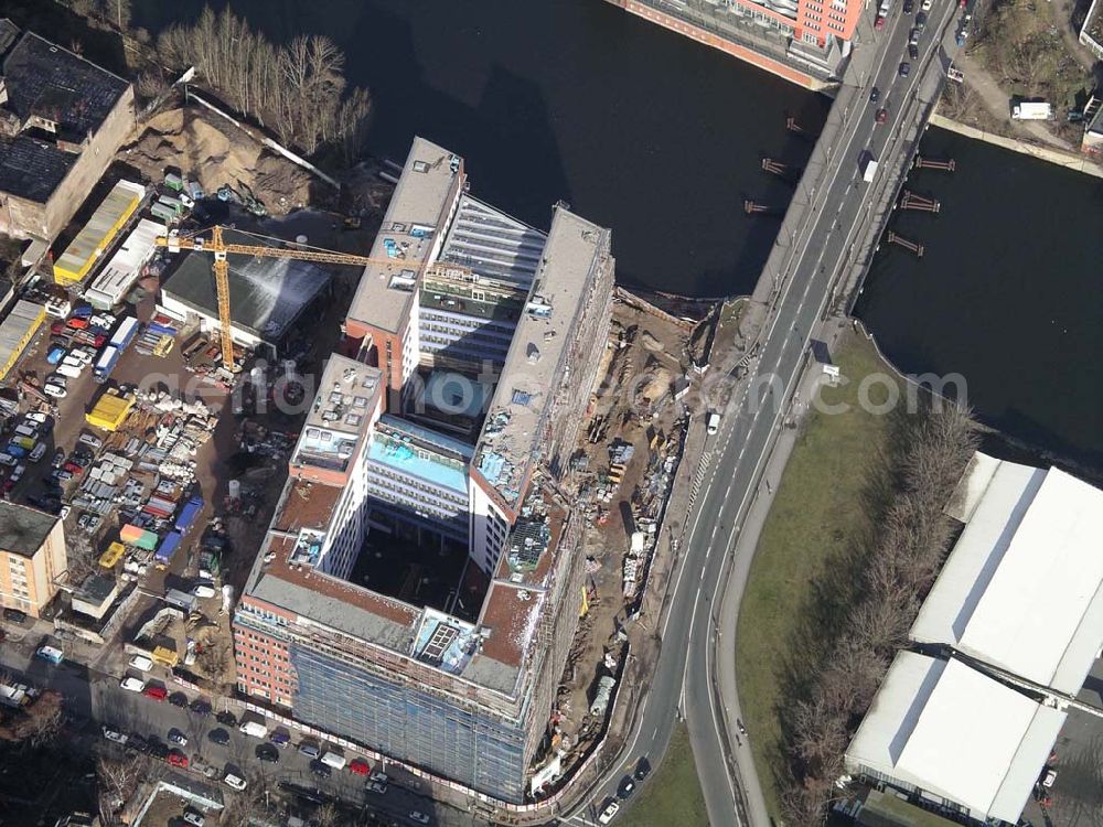 Berlin from above - Bau der VERDI-Zentrale durch die HOCH TIEF AG am Spreeufen an der Schillingbrücke in Berlin - Mitte Ingenieure: Goldschmidt, Fischer & Partner, Diplom-Ingenieure Ingenieurbüro für Projektsteuerung im Bauwesen Kolpingstraße 20 63150 Heusenstamm Tel: 06104/9624-0 Fax: 06104/9624-10 E-Mail: goldfisch@gfp-projektsteuerung.de