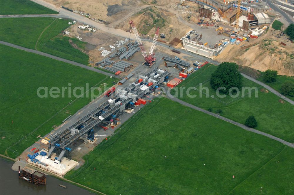 Aerial photograph Dresden - Blick auf die im Bau befindliche Waldschlösschenbrücke über die Elbe in Dresden mit den Stahlträgern der belgischen Firma Victor Buyck Steel Constructions nach Vorgaben des Büros AWB Architekten Architekturbüro Bauer BDA und Bauleistungen der EUROVIA Beton GmbH. View the construction site of Waldschlösschen bridge over the Elbe in Dresden / Saxony.