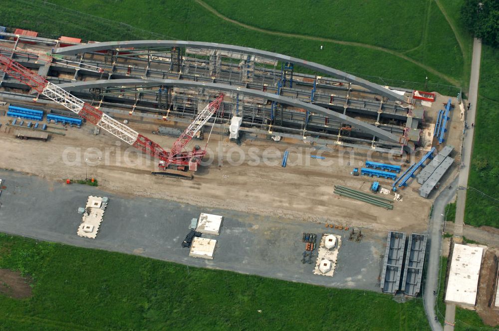 Dresden from the bird's eye view: Blick auf die im Bau befindliche Waldschlösschenbrücke über die Elbe in Dresden mit den Stahlträgern der belgischen Firma Victor Buyck Steel Constructions nach Vorgaben des Büros AWB Architekten Architekturbüro Bauer BDA und Bauleistungen der EUROVIA Beton GmbH. View the construction site of Waldschlösschen bridge over the Elbe in Dresden / Saxony.