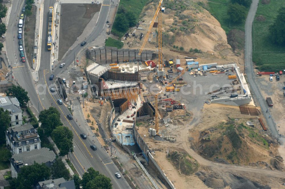 Dresden from the bird's eye view: Blick auf die im Bau befindliche Waldschlösschenbrücke über die Elbe in Dresden mit den Stahlträgern der belgischen Firma Victor Buyck Steel Constructions nach Vorgaben des Büros AWB Architekten Architekturbüro Bauer BDA und Bauleistungen der EUROVIA Beton GmbH. View the construction site of Waldschlösschen bridge over the Elbe in Dresden / Saxony.