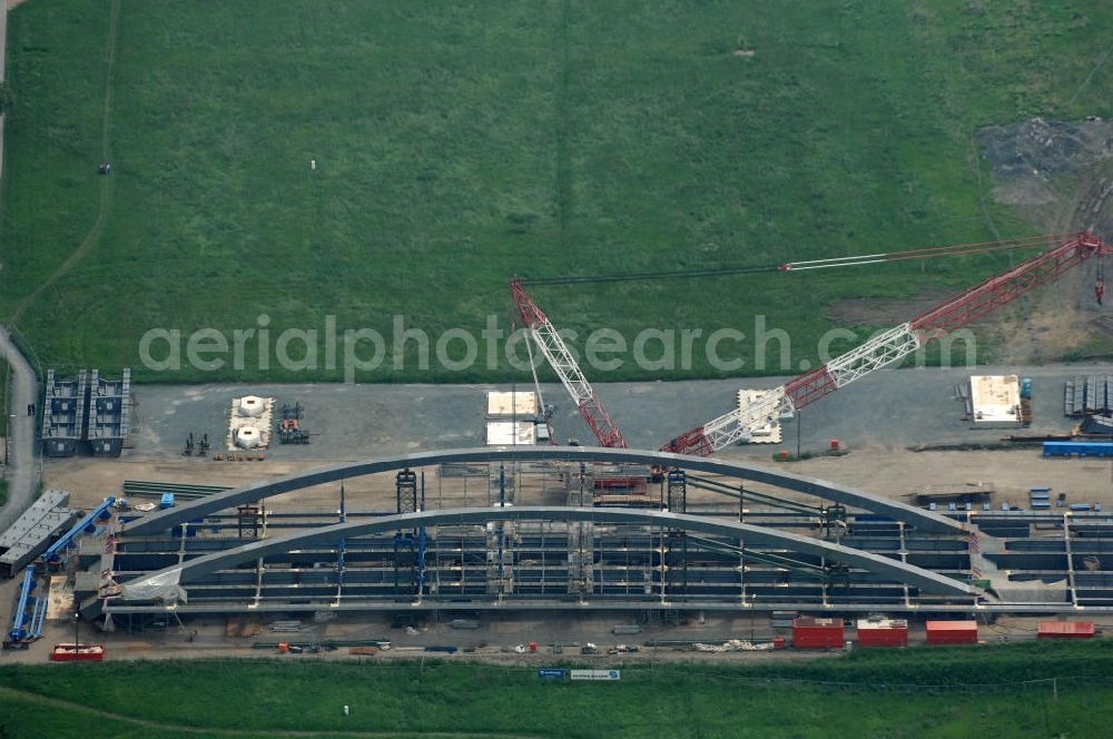 Aerial image Dresden - Blick auf die im Bau befindliche Waldschlösschenbrücke über die Elbe in Dresden mit den Stahlträgern der belgischen Firma Victor Buyck Steel Constructions nach Vorgaben des Büros AWB Architekten Architekturbüro Bauer BDA und Bauleistungen der EUROVIA Beton GmbH. View the construction site of Waldschlösschen bridge over the Elbe in Dresden / Saxony.