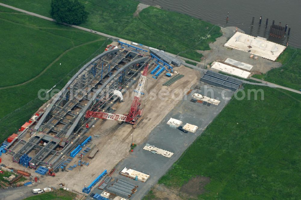 Dresden from the bird's eye view: Blick auf die im Bau befindliche Waldschlösschenbrücke über die Elbe in Dresden mit den Stahlträgern der belgischen Firma Victor Buyck Steel Constructions nach Vorgaben des Büros AWB Architekten Architekturbüro Bauer BDA und Bauleistungen der EUROVIA Beton GmbH. View the construction site of Waldschlösschen bridge over the Elbe in Dresden / Saxony.