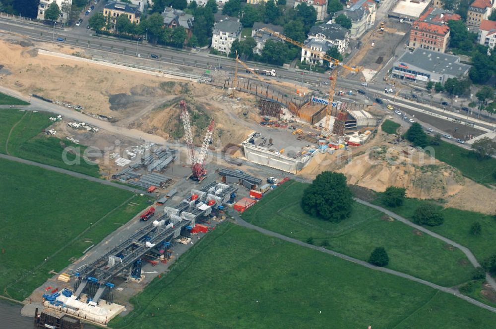 Aerial photograph Dresden - Blick auf die im Bau befindliche Waldschlösschenbrücke über die Elbe in Dresden mit den Stahlträgern der belgischen Firma Victor Buyck Steel Constructions nach Vorgaben des Büros AWB Architekten Architekturbüro Bauer BDA und Bauleistungen der EUROVIA Beton GmbH. View the construction site of Waldschlösschen bridge over the Elbe in Dresden / Saxony.