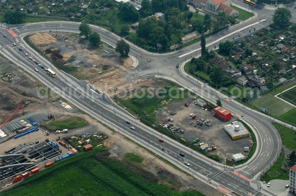 Aerial photograph Dresden - Blick auf die im Bau befindliche Waldschlösschenbrücke über die Elbe in Dresden mit den Stahlträgern der belgischen Firma Victor Buyck Steel Constructions nach Vorgaben des Büros AWB Architekten Architekturbüro Bauer BDA und Bauleistungen der EUROVIA Beton GmbH. View the construction site of Waldschlösschen bridge over the Elbe in Dresden / Saxony.