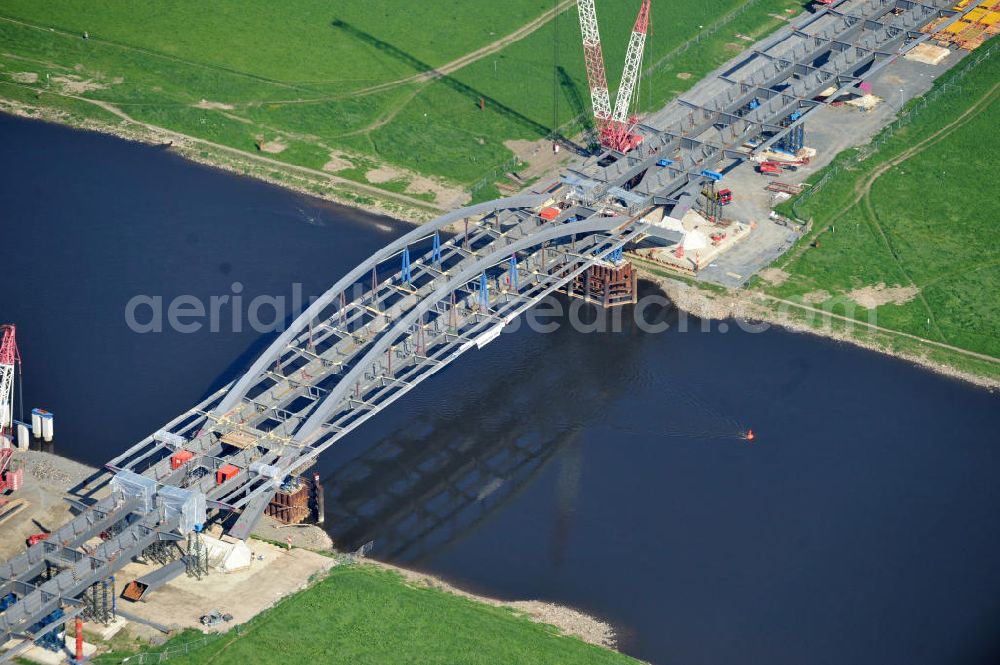 Aerial image Dresden - Blick auf die im Bau befindliche Waldschlösschenbrücke über die Elbe in Dresden mit den Stahlträgern der belgischen Firma Victor Buyck Steel Constructions nach Vorgaben des Büros AWB Architekten Architekturbüro Bauer BDA und Bauleistungen der EUROVIA Beton GmbH. View the construction site of Waldschlösschen bridge over the Elbe in Dresden / Saxony.