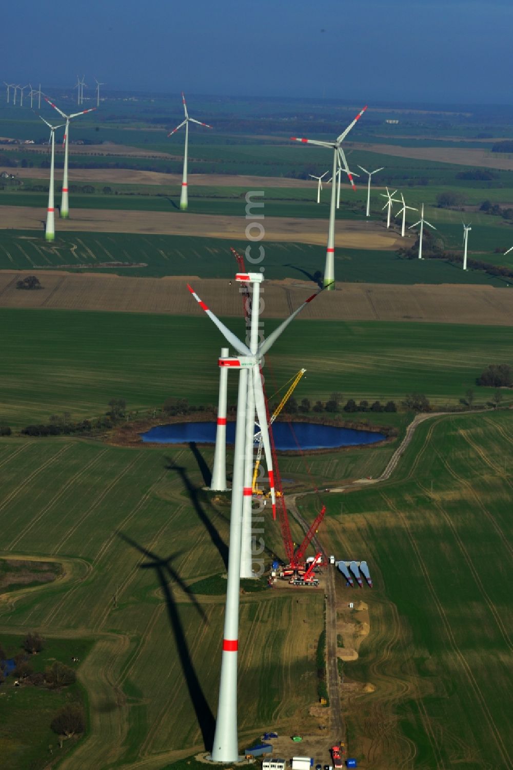 Aerial photograph Prenzlau - Construction of a wind turbine of company Senvion in Prenzlau in the state of Brandenburg. In the background lying the rotor blades