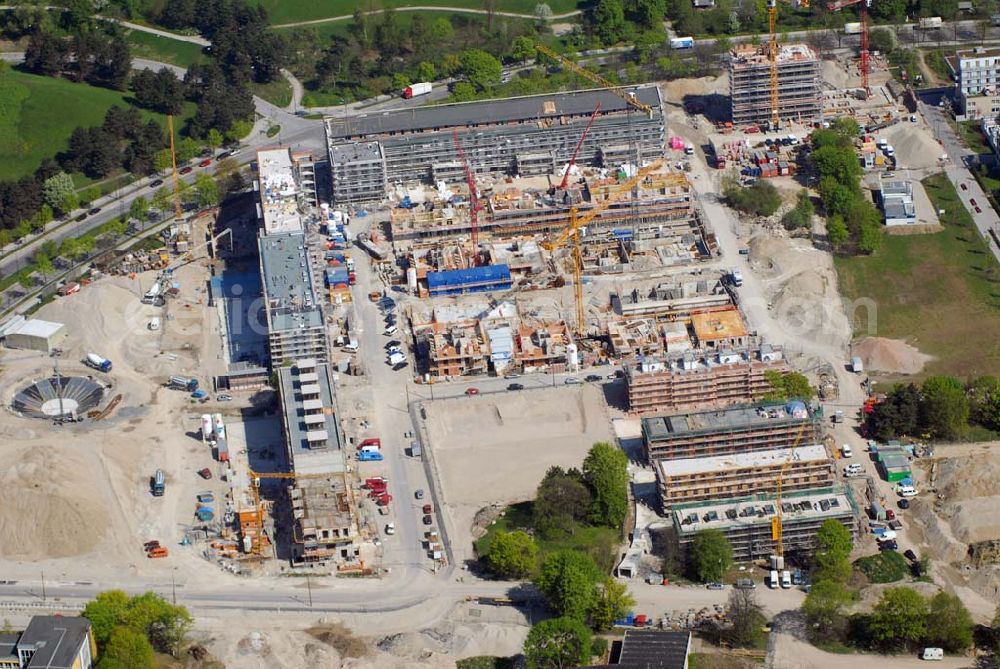 Aerial image München - 04.05.2006 München (Bayern) Blick auf das Baugelände des Wohngebietes Ackermannstraße (Ackermannbogen)am Olympiapark in München von der CONCEPTBAU MÜNCHEN.