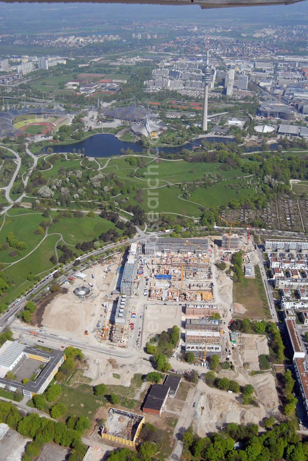 München from the bird's eye view: 04.05.2006 München (Bayern) Blick auf das Baugelände des Wohngebietes Ackermannstraße (Ackermannbogen)am Olympiapark in München von der CONCEPTBAU MÜNCHEN.