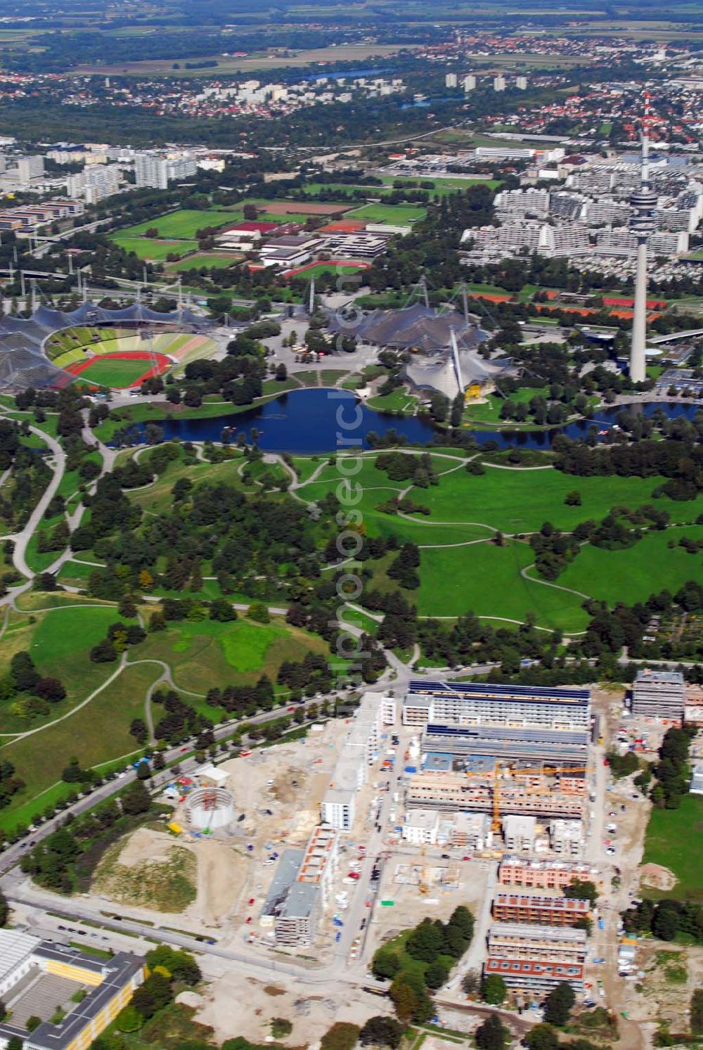 Aerial photograph München - 01.09.2006 München (Bayern) Blick auf das Baugelände des Wohngebietes Ackermannstraße (Ackermannbogen)am Olympiapark in München von der CONCEPTBAU MÜNCHEN.