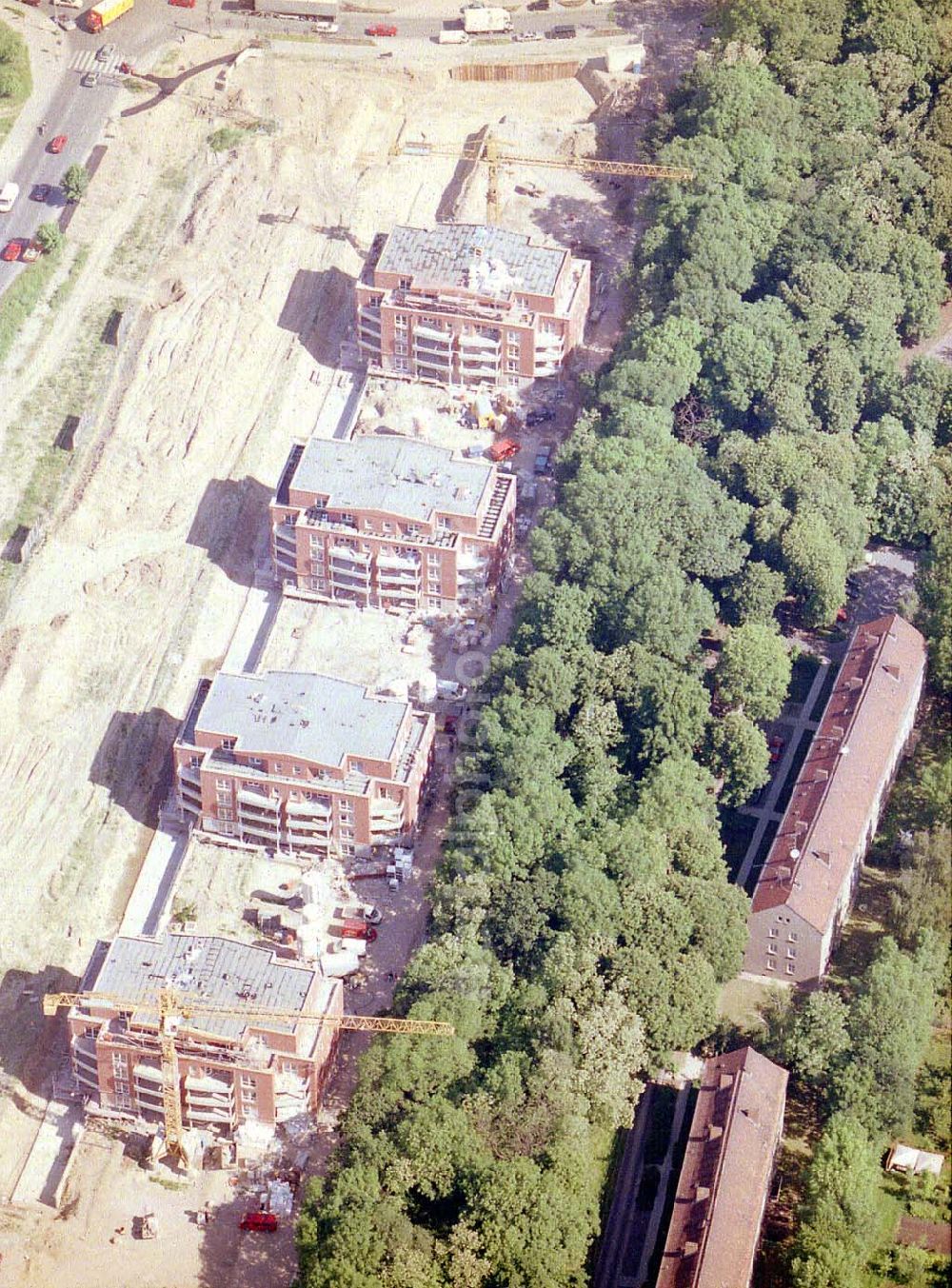 Aerial photograph Berlin - Marzahn - Bau des Wohnparks am Blumberger Damm in Berlin-Marzahn.