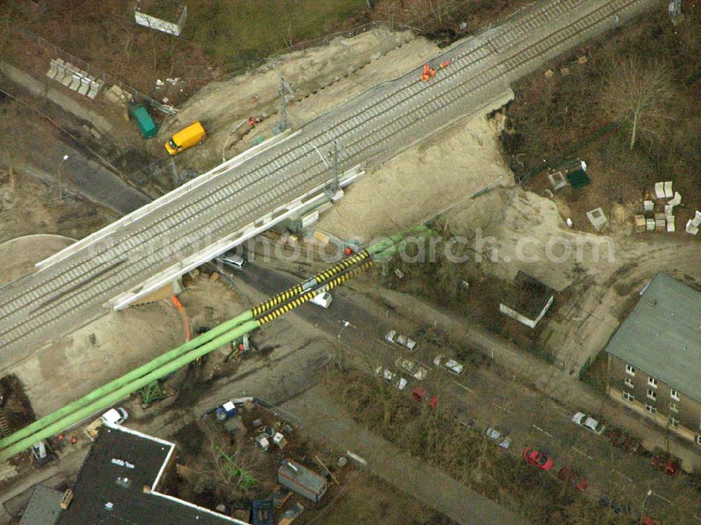 Berlin - Friedrichshain from above - Bauarbeiten an Bahngleisen und Brücke am Ostkreuz.