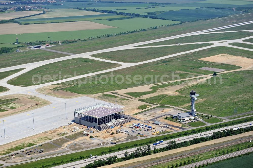 Aerial photograph Schkeuditz - Construction of a new airport ramp and a new hangar in the north area of ??the airport Leipzig-Halle in Saxony