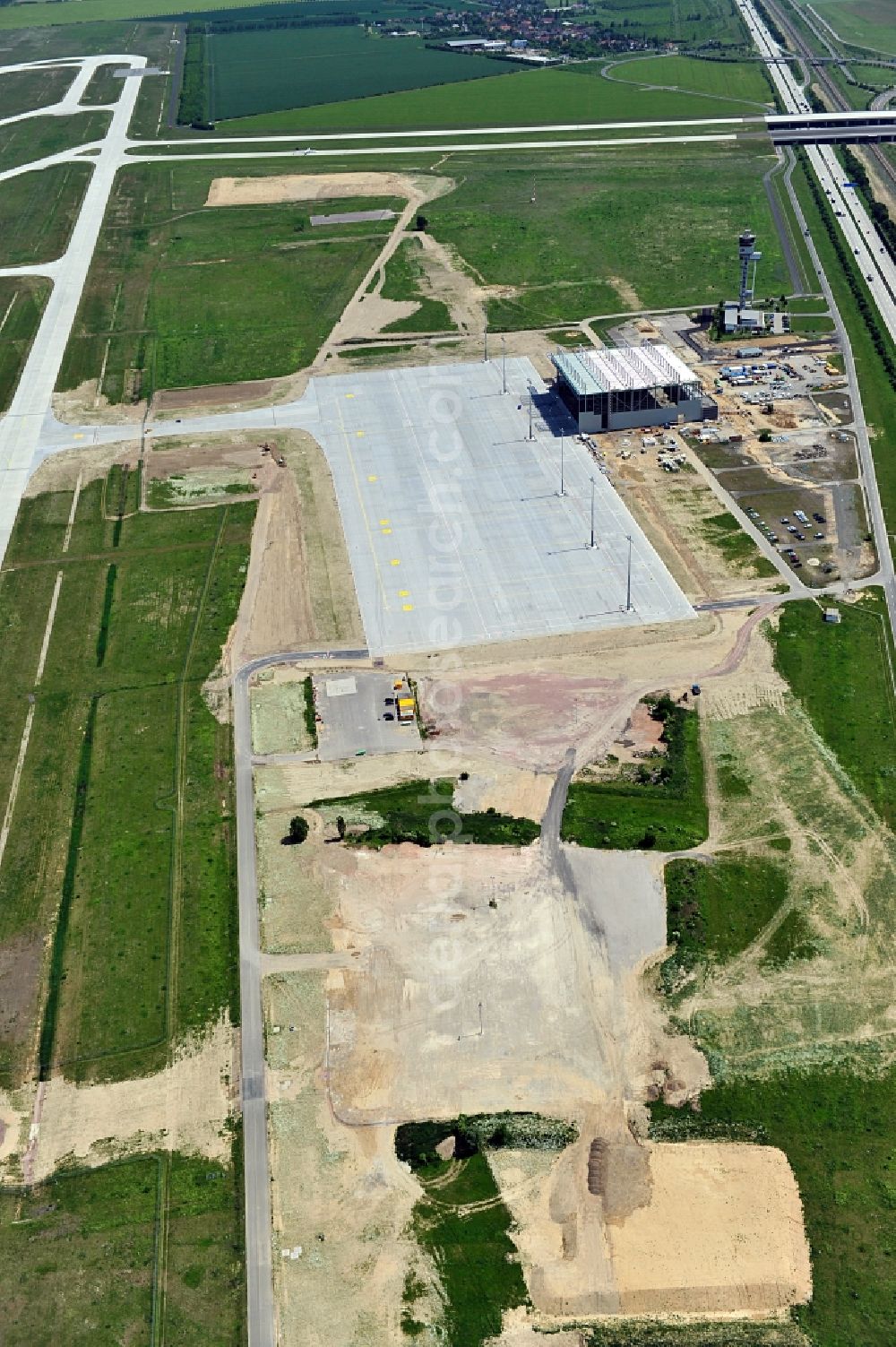 Aerial photograph Schkeuditz - Construction of a new airport ramp and a new hangar in the north area of ??the airport Leipzig-Halle in Saxony