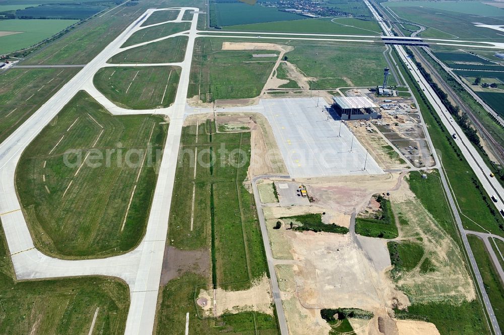 Schkeuditz from above - Construction of a new airport ramp and a new hangar in the north area of ??the airport Leipzig-Halle in Saxony