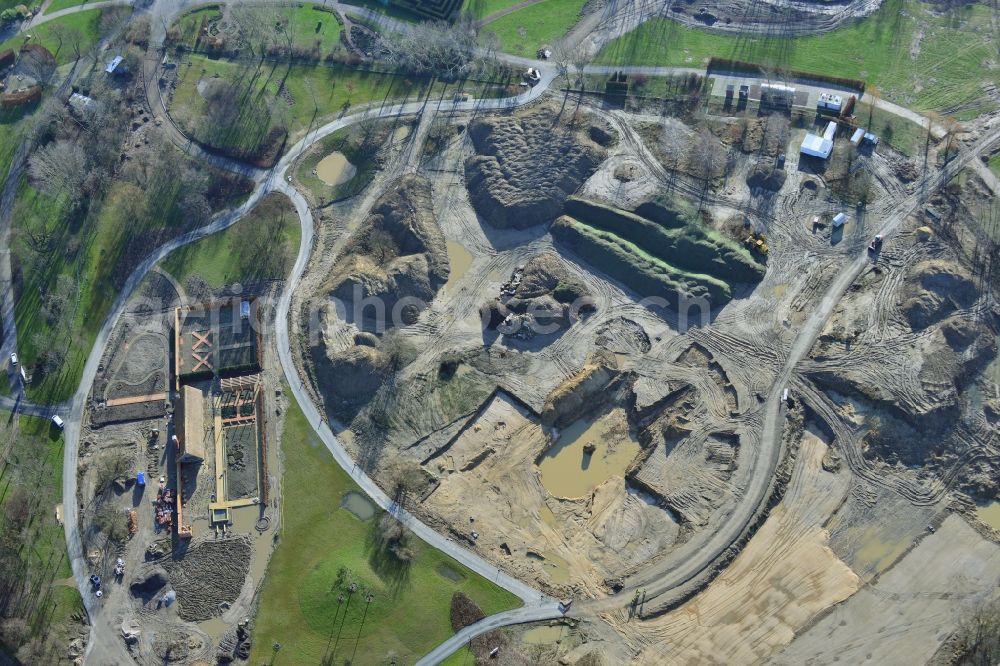 Aerial photograph Berlin Marzahn - Construction work for the redesign on the area of the recreational park Marzahn because of the IGA 2017. The heart of the International gerden exibition will be the Gaerten der Welt. The Kienberg and parts of Wuhle valley will be included. To be built are hillside terraces and a bridge over the Wuhle and Wuhleteich until the beginning of the exhibition