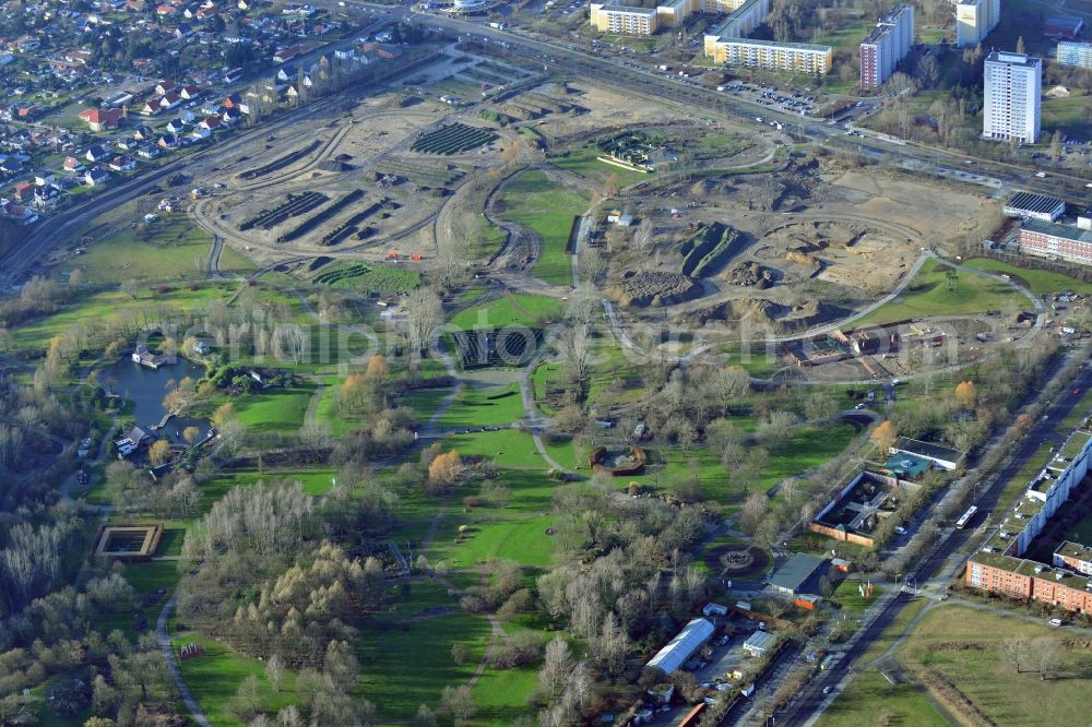 Aerial image Berlin Marzahn - Construction work for the redesign on the area of the recreational park Marzahn because of the IGA 2017. The heart of the International gerden exibition will be the Gaerten der Welt. The Kienberg and parts of Wuhle valley will be included. To be built are hillside terraces and a bridge over the Wuhle and Wuhleteich until the beginning of the exhibition