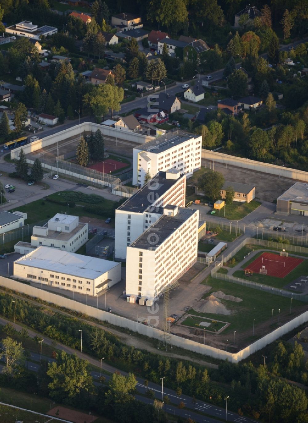 Chemnitz from the bird's eye view: Construction work at the prison ground in Chemnitz in the state Saxony