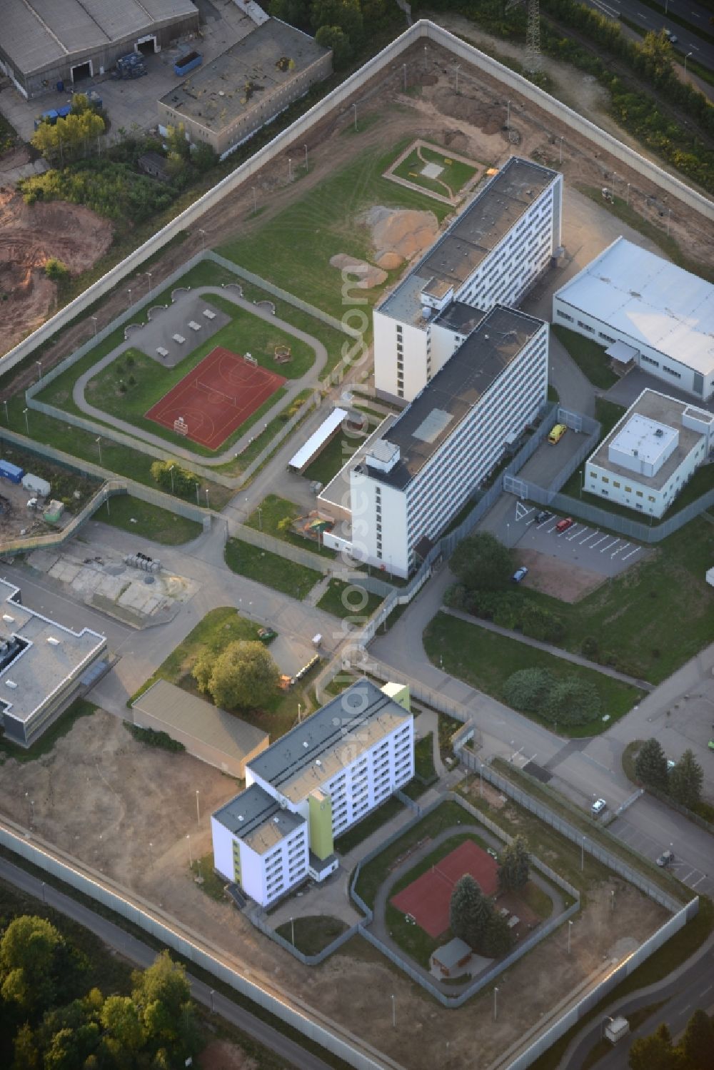 Chemnitz from the bird's eye view: Construction work at the prison ground in Chemnitz in the state Saxony