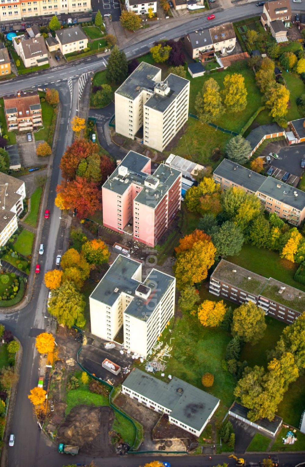 Aerial image Hamm - Construction works on desolate residential highrises on Waldenburger Strasse in the Herringen part of Hamm in the state of North Rhine-Westphalia