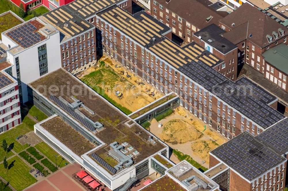 Gelsenkirchen from the bird's eye view: Construction in the courtyard of the hospital site of the hospital Bergmannsheil Buer in Gelsenkirchen in North Rhine-Westphalia