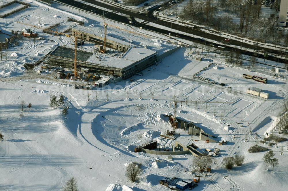 Aerial photograph Berlin - Wintry snowy construction work for a new stage on site of the IGA 2017 in the district of Marzahn-Hellersdorf in Berlin. The heart of the International gerden exibition will be the Gaerten der Welt. The open air stage is being built near the main entrance on Blumberger Damm