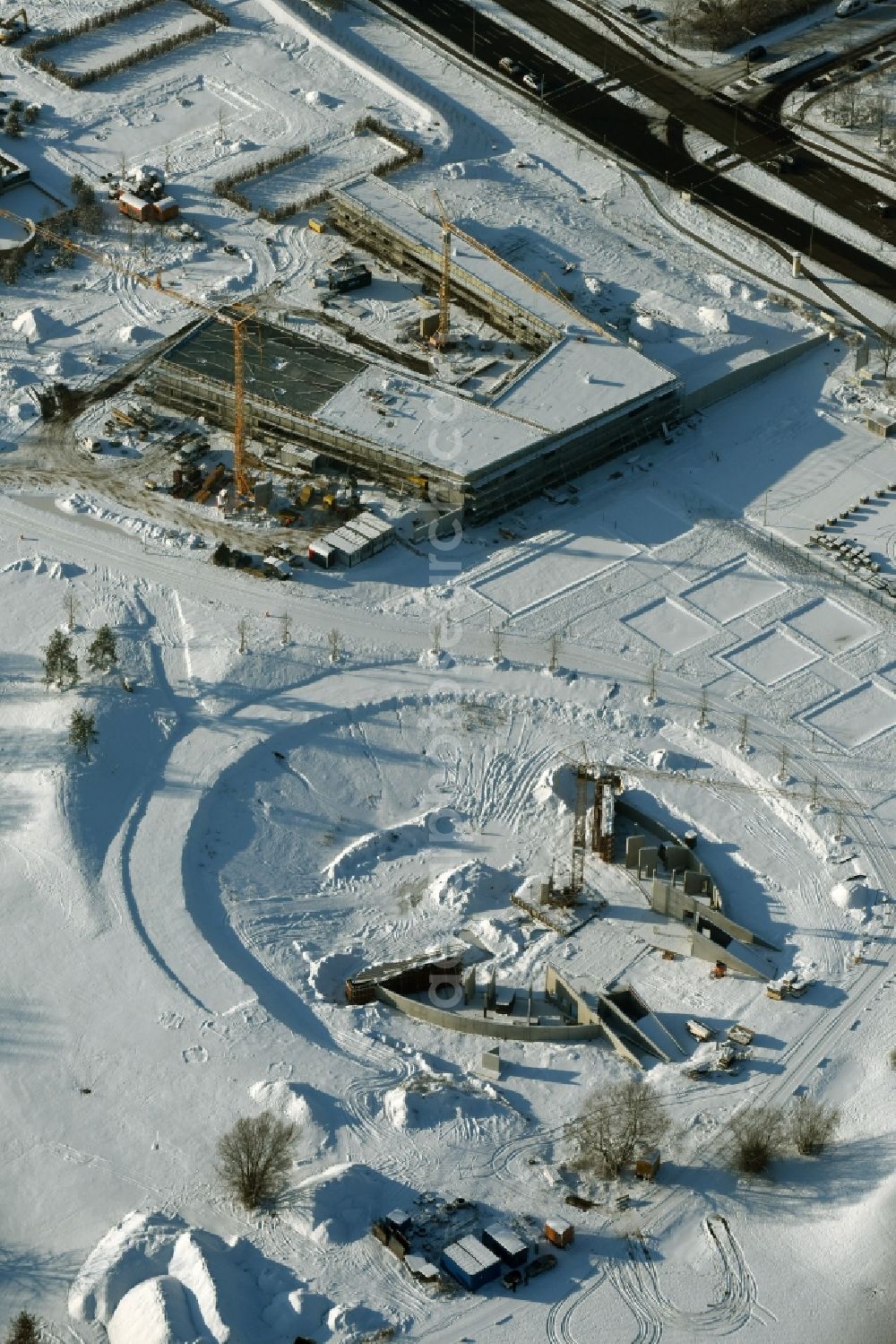 Aerial photograph Berlin - Wintry snowy construction work for a new stage on site of the IGA 2017 in the district of Marzahn-Hellersdorf in Berlin. The heart of the International gerden exibition will be the Gaerten der Welt. The open air stage is being built near the main entrance on Blumberger Damm